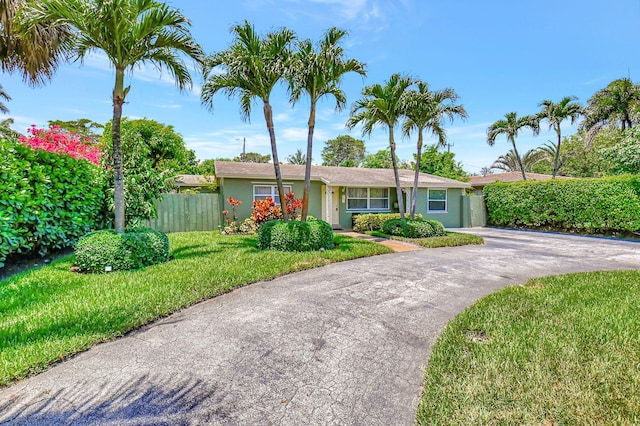 single story home with a front lawn