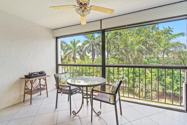 sunroom featuring ceiling fan