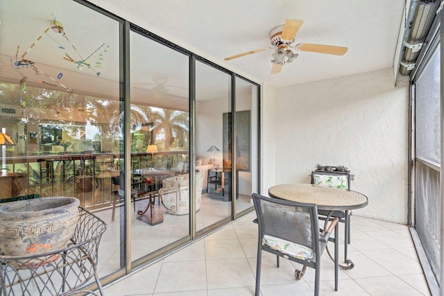 sunroom featuring ceiling fan