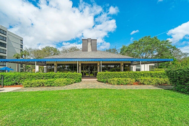 view of front of home with a front lawn