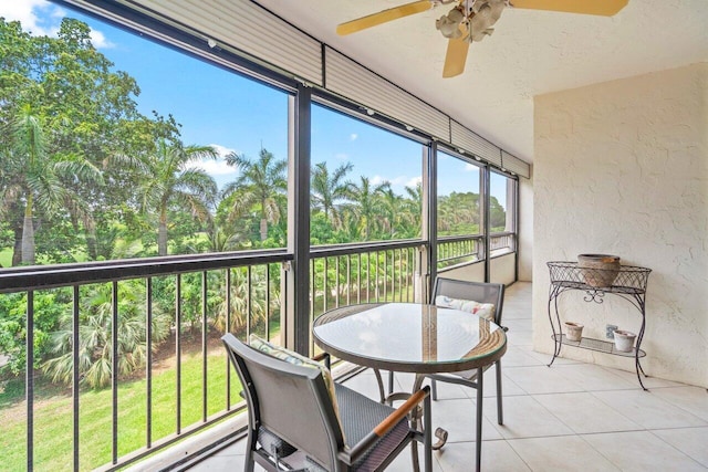 sunroom / solarium with ceiling fan