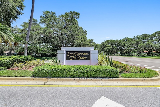 view of community / neighborhood sign