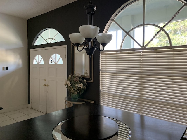 foyer entrance featuring a notable chandelier