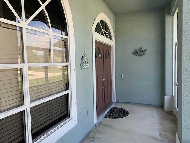 doorway to property with covered porch