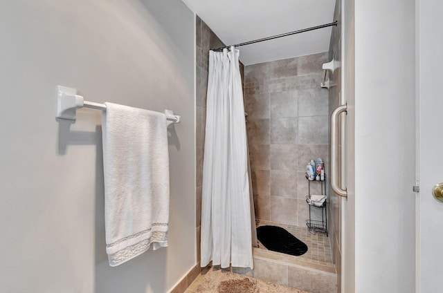 bathroom featuring a shower with curtain