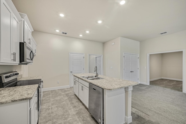 unfurnished room with ceiling fan