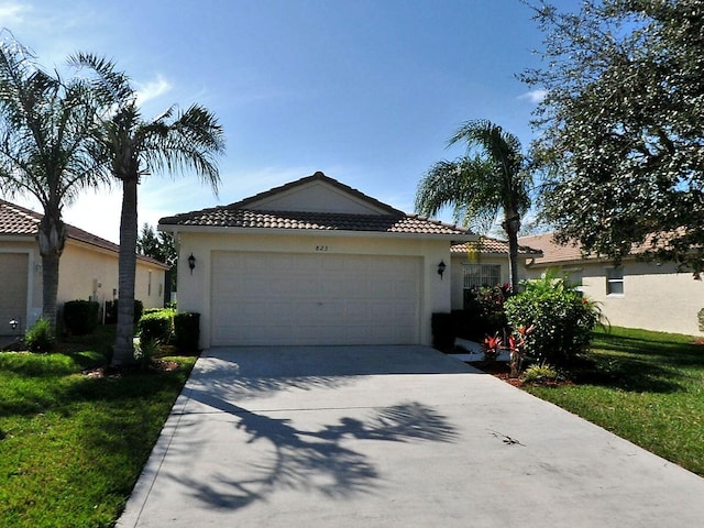 view of front facade featuring a garage