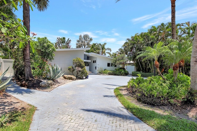 view of front of property