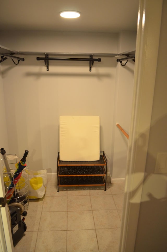 walk in closet featuring light tile patterned floors