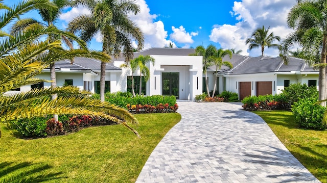 view of front facade with a front lawn