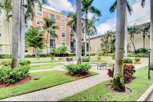 view of property's community featuring a yard