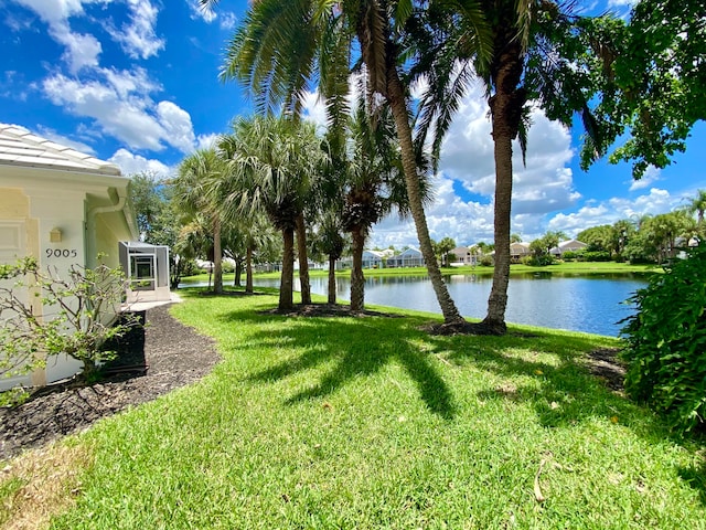 view of yard featuring a water view