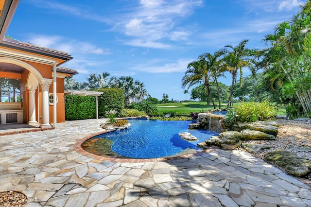 view of swimming pool featuring a patio