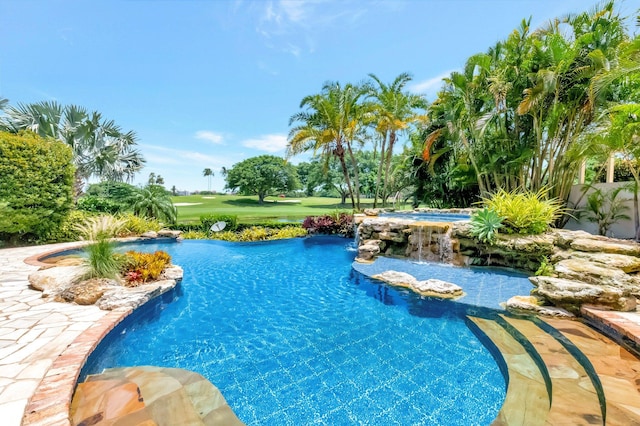 view of swimming pool