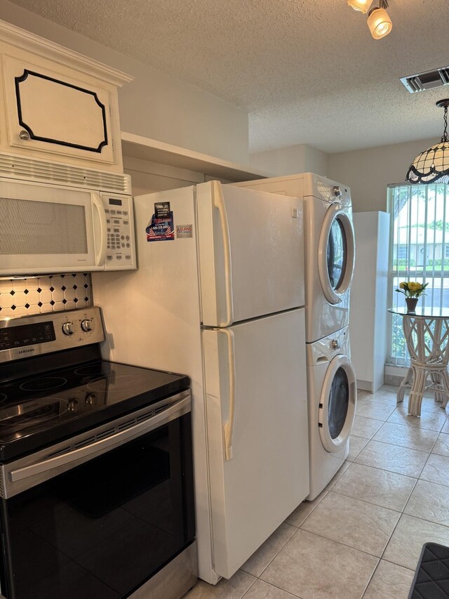 2541 Red Hibiscus Blvd Unit 31-B, Delray Beach, FL 33445 - half bathroom featuring toilet and vanity