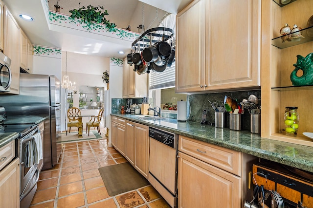 kitchen with stainless steel appliances, backsplash, a chandelier, sink, and light tile flooring