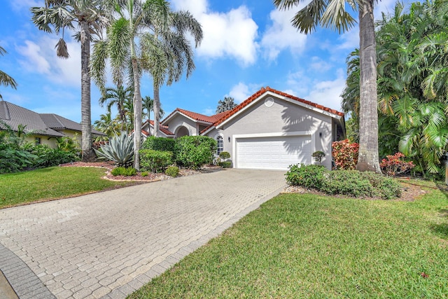 view of front of property featuring a front lawn and a garage