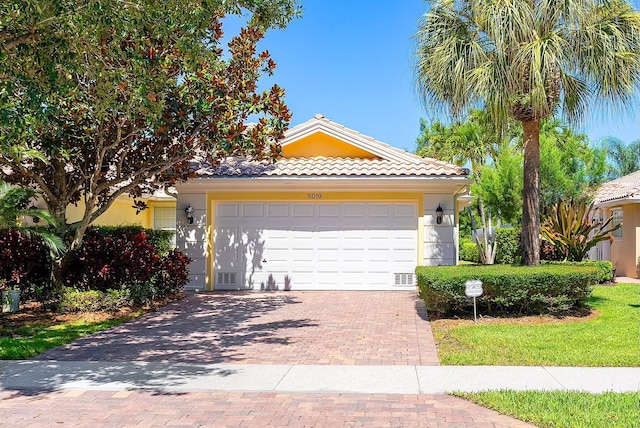 view of front of property featuring a garage