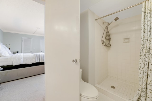 bathroom with toilet, ornamental molding, and a shower with curtain