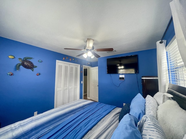 bedroom featuring a textured ceiling, a closet, and ceiling fan