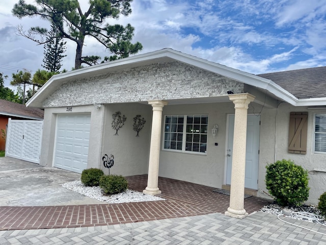 view of front facade with a garage