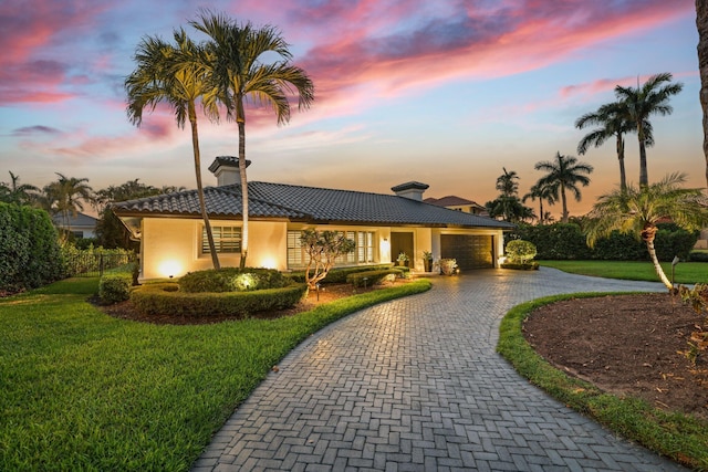 view of front facade featuring a yard and a garage