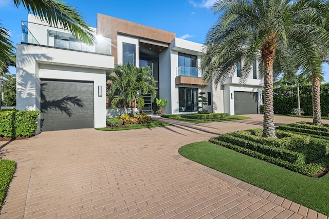 view of front of home featuring a garage