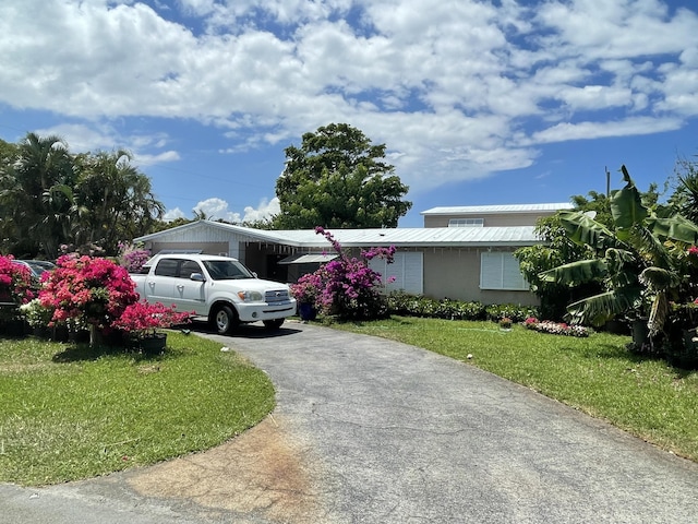 view of front of house with a front lawn