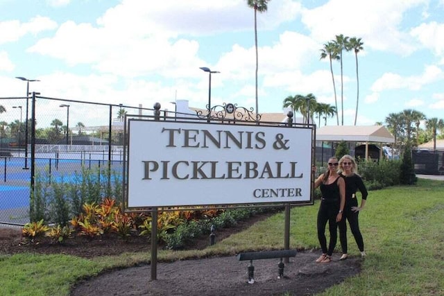 community sign with a yard