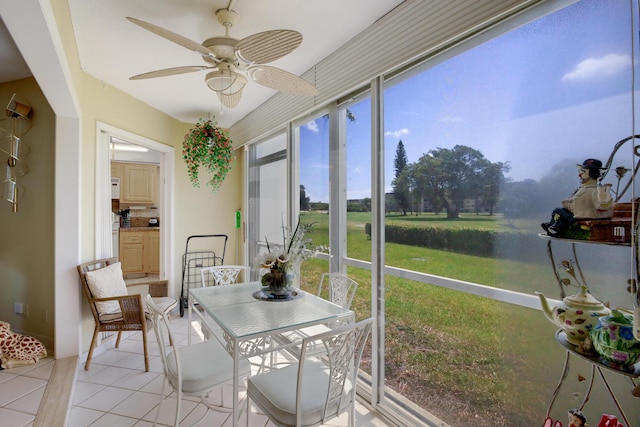 sunroom / solarium with ceiling fan