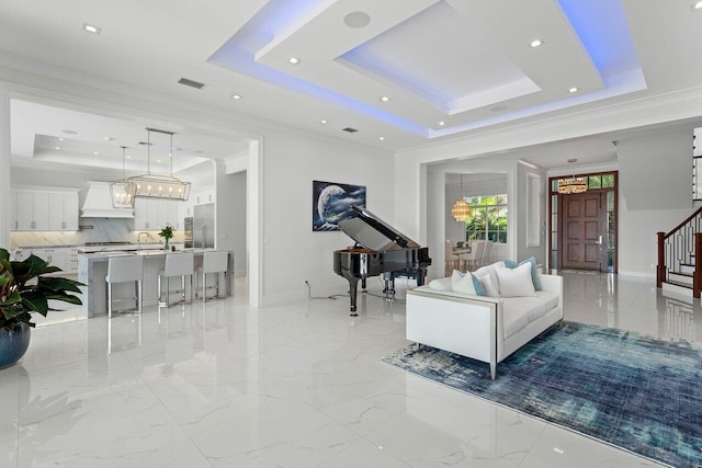 entryway featuring a notable chandelier and crown molding