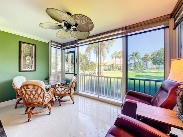 sunroom with ceiling fan