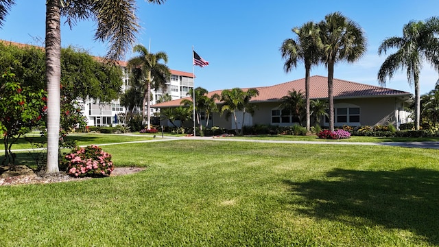 view of front of house with a front lawn