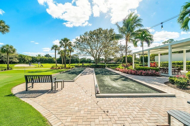 view of property's community featuring a yard