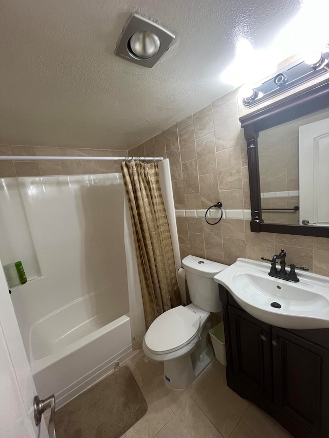 full bathroom featuring tile walls, shower / bathtub combination with curtain, toilet, tile floors, and vanity