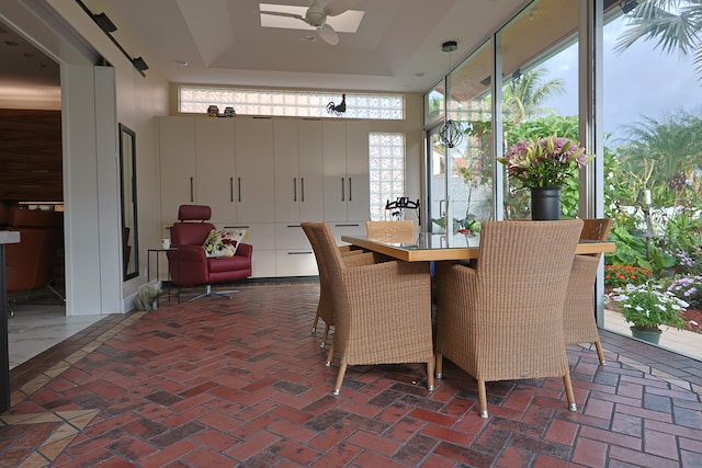 sunroom / solarium with ceiling fan