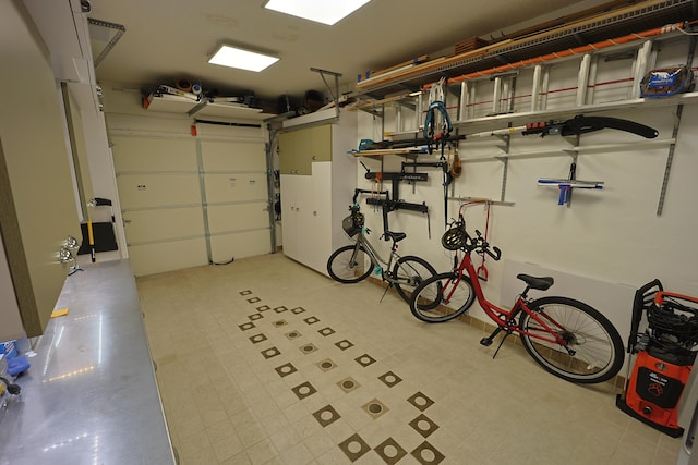 garage with washing machine and clothes dryer