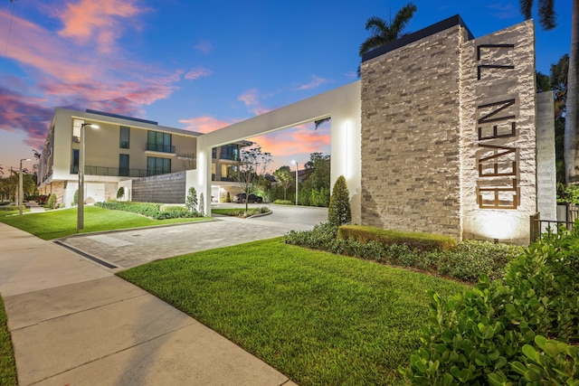 exterior space featuring a lawn