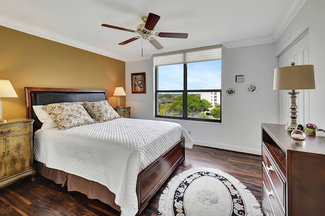 bedroom with ceiling fan, dark hardwood / wood-style flooring, a closet, and crown molding