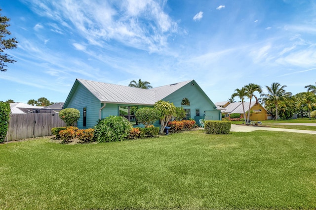 view of front of property with a front yard