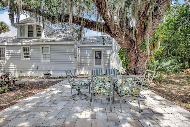 exterior space featuring outdoor dining area