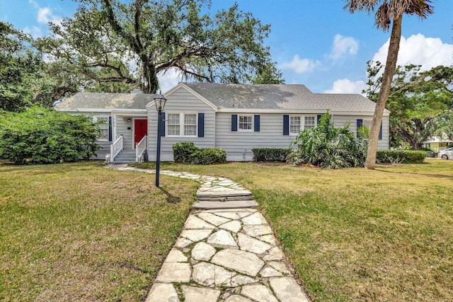 ranch-style house featuring entry steps and a front lawn
