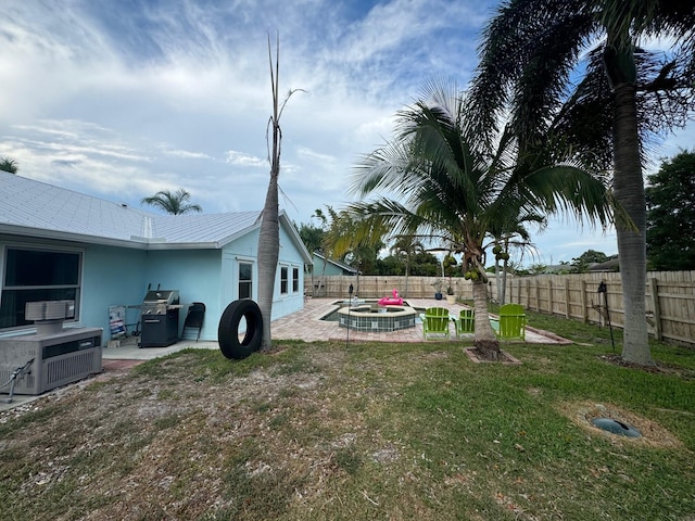 view of yard featuring a patio