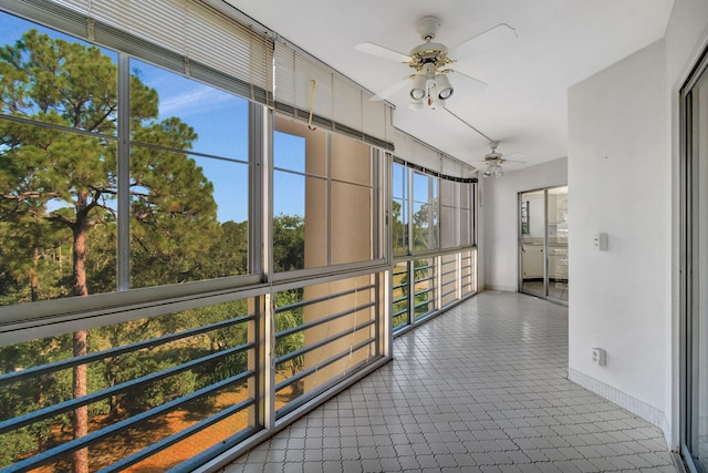 sunroom / solarium featuring ceiling fan