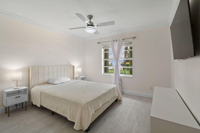 bedroom featuring ceiling fan, crown molding, and light hardwood / wood-style floors