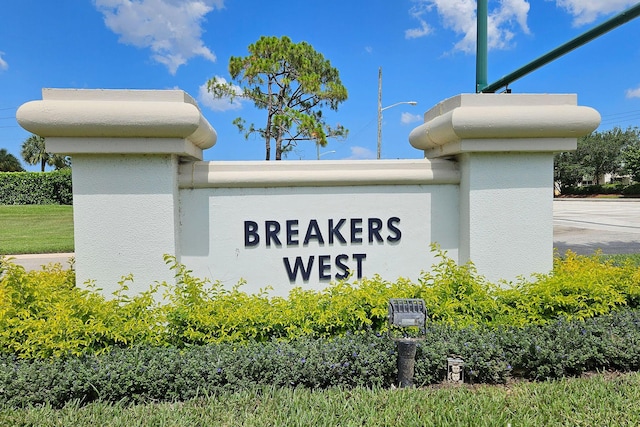 view of community / neighborhood sign