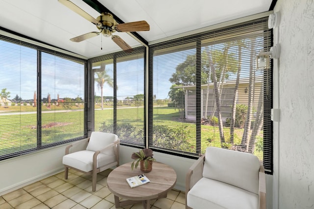 sunroom with ceiling fan