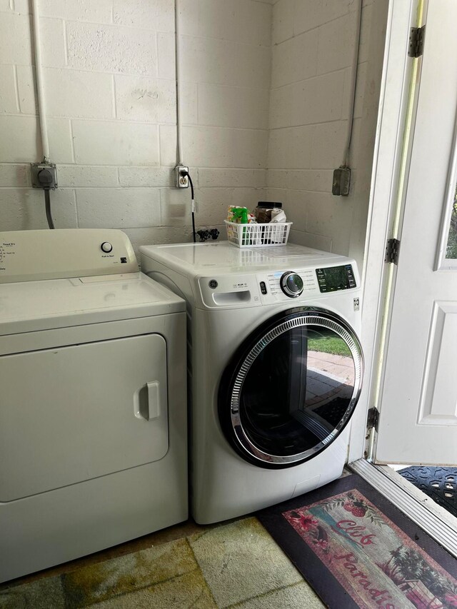 washroom featuring independent washer and dryer