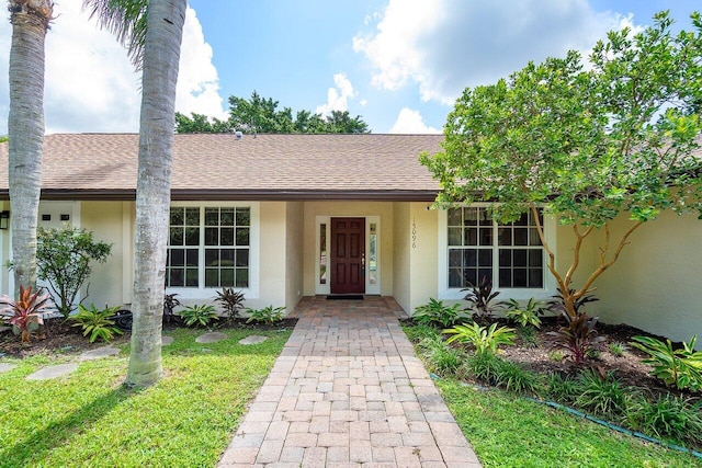 view of front of house with a front lawn