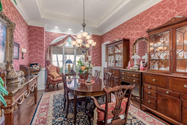 dining space featuring ornamental molding, dark hardwood / wood-style floors, and an inviting chandelier